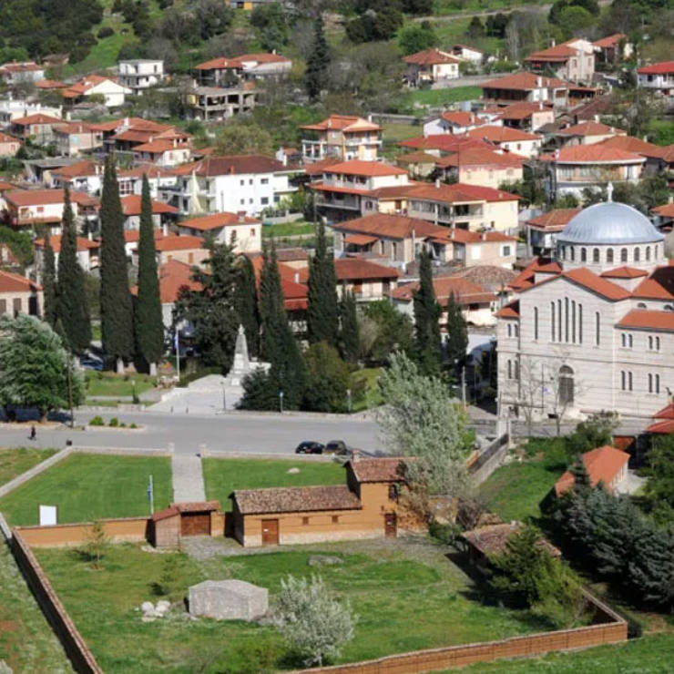 Gravia village surrounded by lush greenery